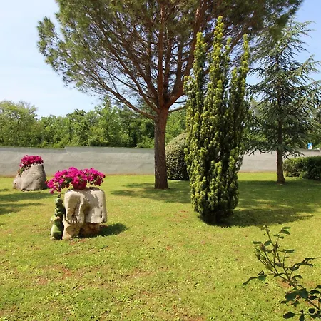 Ξενοδοχείο Ferienhaus-mit-pool-in-porec-melisa-5 3*
