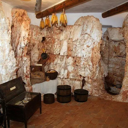 Ferienhaus-mit-pool-in-porec-melisa-5 3*