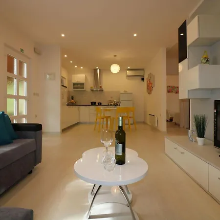 Ferienhaus-mit-pool-in-porec-melisa-5 Poreč