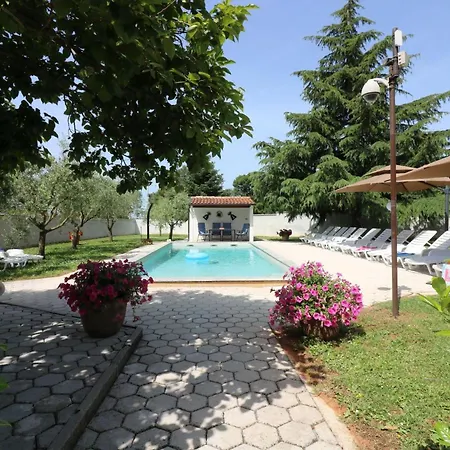 Ferienhaus-mit-pool-in-porec-melisa-5 3*