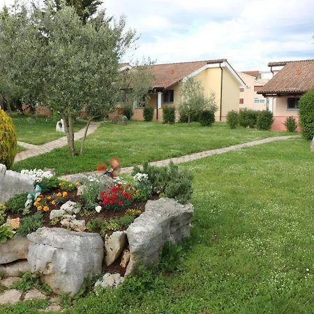 Ferienhaus-mit-pool-in-porec-melisa-5 Hotel
