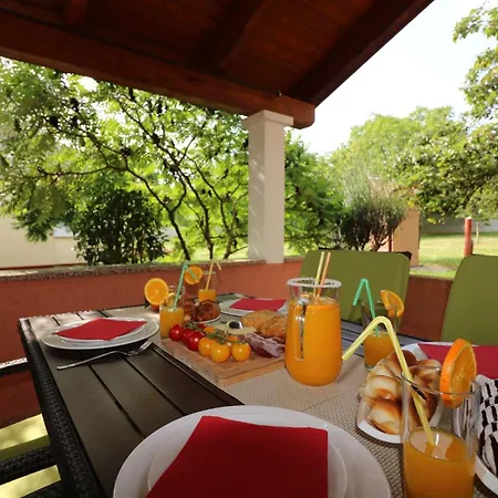 Ferienhaus-mit-pool-in-porec-melisa-5 3*