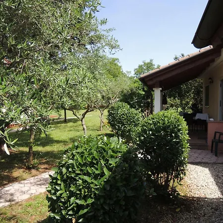 Ferienhaus-mit-pool-in-porec-melisa-5 Hotel 3*